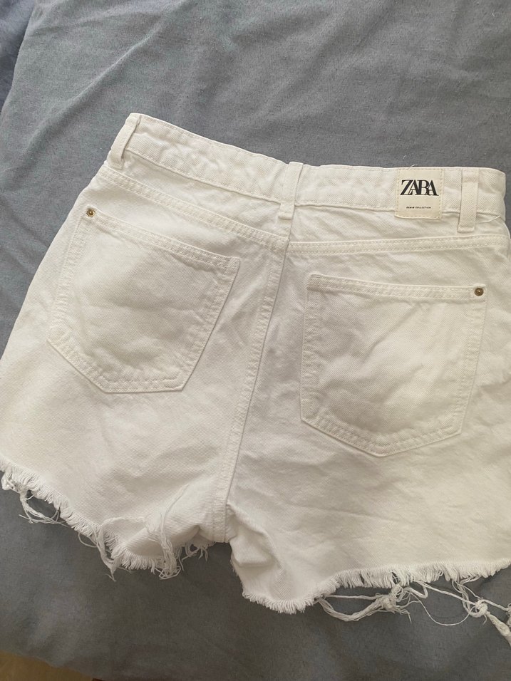 Zara Düğmeli Beyaz Mini Kot Şort - Görsel 2