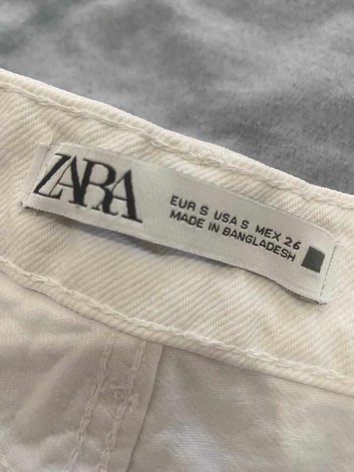 Zara Düğmeli Beyaz Mini Kot Şort - Görsel 3