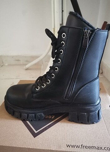 Bağcıklı Bot yeni
