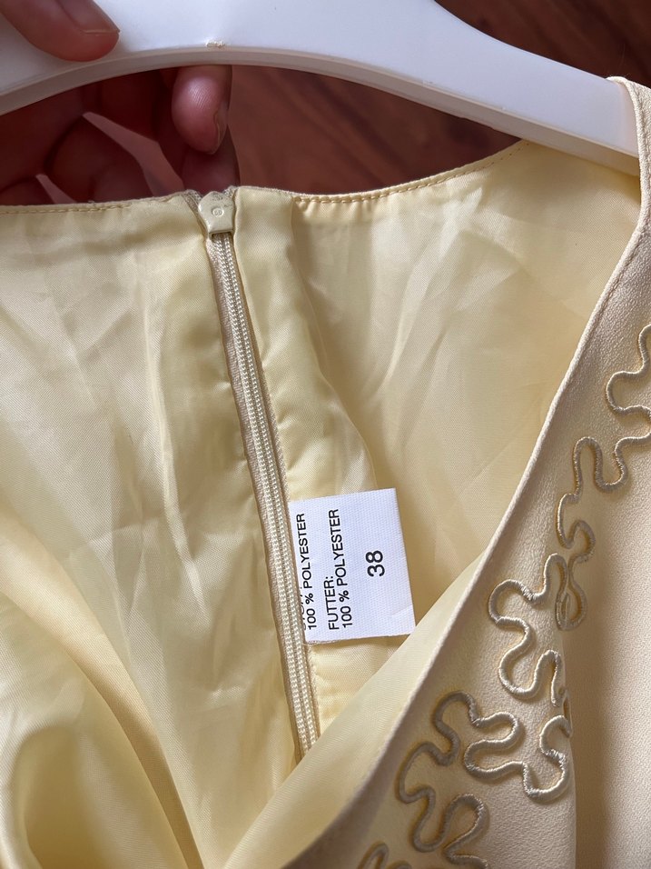 Bej Mini V Yaka İşlemeli Abiye Elbise - Görsel 3