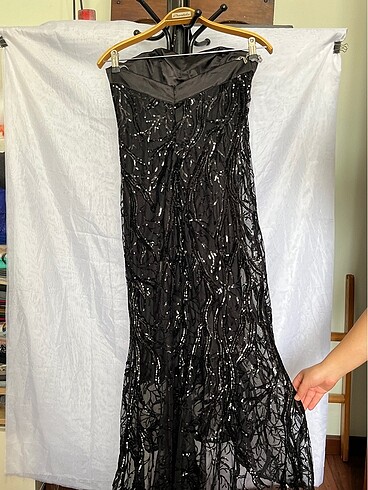 Payetli tül içi astarlı ve süngerli straplez Abiye - Görsel 4