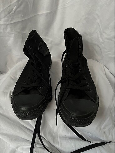 Orjinale çok yakın bir replika converse