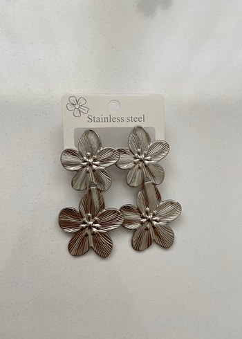 Çiçek Desenli Metalik Kadın Küpe - Görsel 3