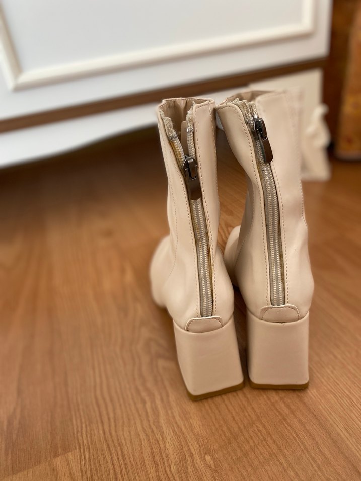 Bej Kadın Deri Topuklu Bot - Görsel 4