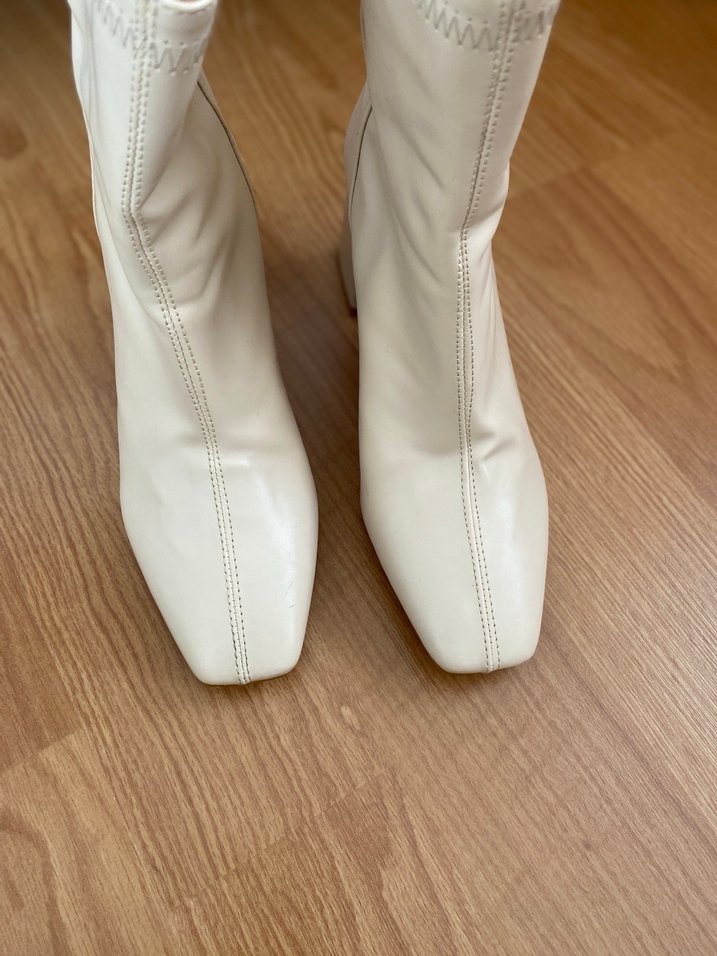 Bej Kadın Deri Topuklu Bot - Görsel 3