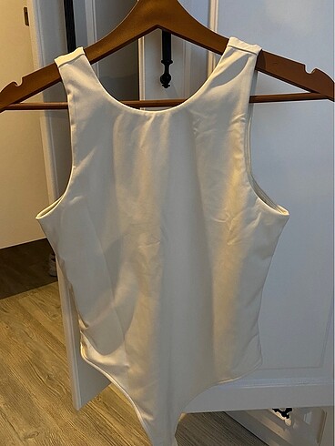HM Sırtı Açık Body