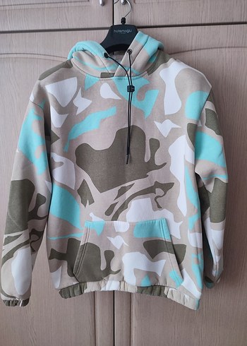 Kapüşonlu Kamuflaj Desenli Gri Sweatshirt