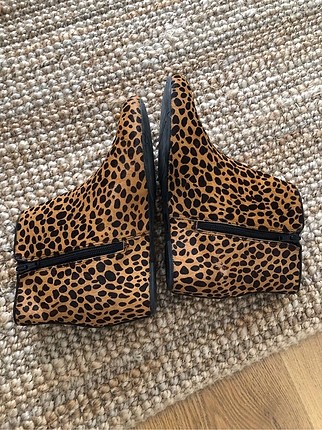 Nine West Bot