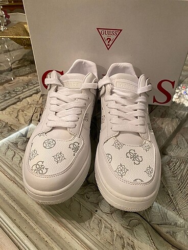 Guess Guess kadın beyaz sneaker