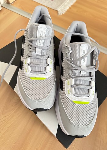 45 Beden Adidas erkek spor ayakkabı