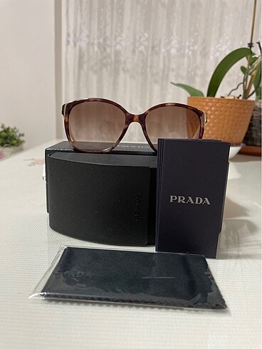 Güneş gözlüğü -orjinal prada marka
