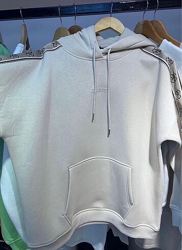 Guess Sweatshirt