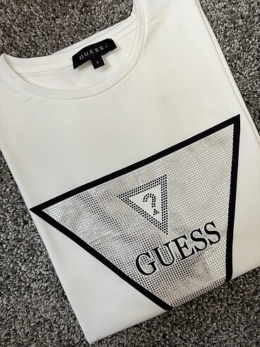 Guess Tshirt