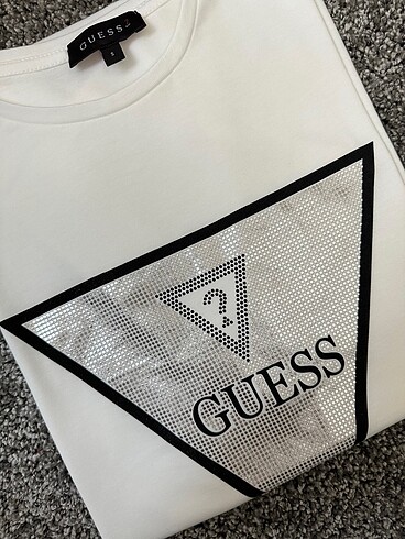 Guess Guess Tshirt