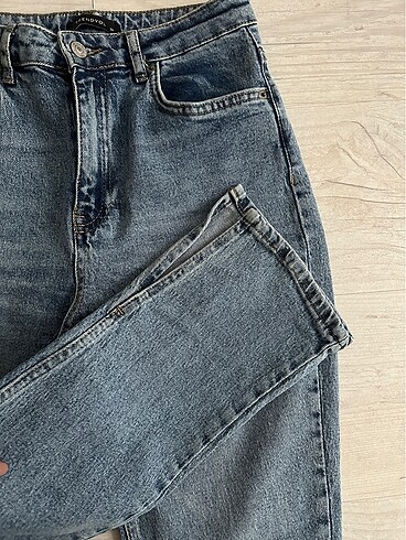 Trendyol & Milla Mavi Yırtmaçlı Yüksek Bel Bootcut jeans