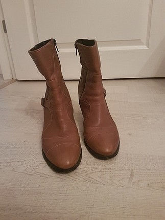 39 numara sadece bir defa giyilmiş kaliteli Şık trent çizme