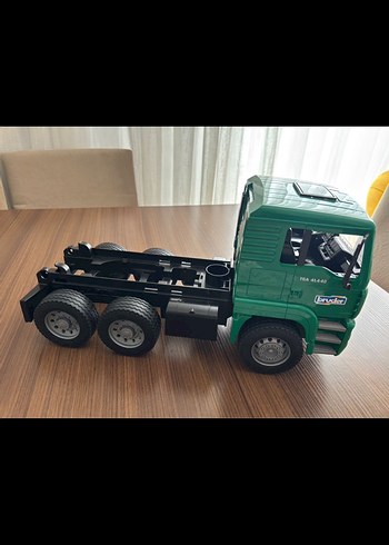 BRUDER Koyu Yeşil MAN Oyuncak Kamyon - Görsel 2