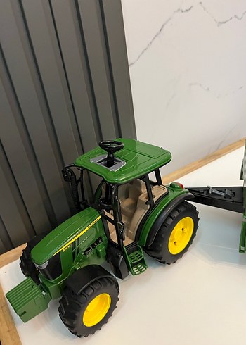 Bruder Koyu Yeşil Oyuncak Traktör - Görsel 3