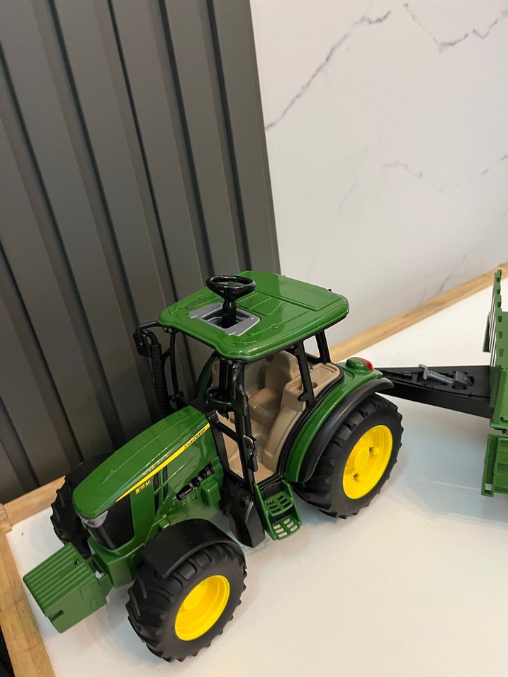 Bruder Koyu Yeşil Oyuncak Traktör - Görsel 3