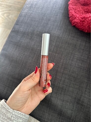  Beden The Balm Ruj