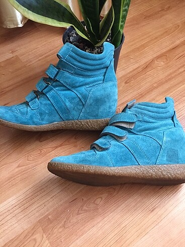 Bilekten cırcır bantlı Doğu topuk kullanımı çok rahat??elle mar