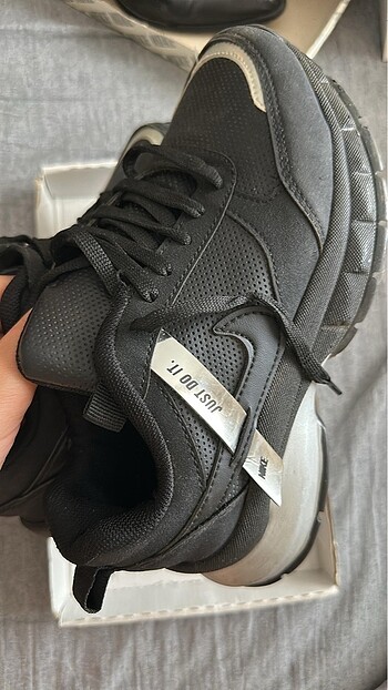 37 Beden Nike siyah ayakkabı
