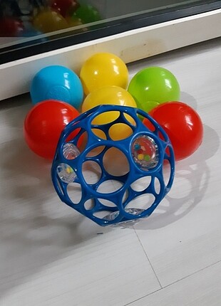 Bebek oyuncakları çıngıraklı top ve plastik toplar