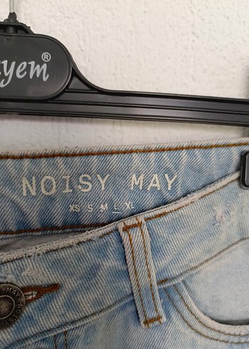 l Beden noisy may Çiçek Detaylı Mavi Düğmeli Denim Şort
