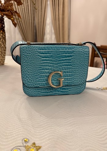 Guess askılı omuz çantası