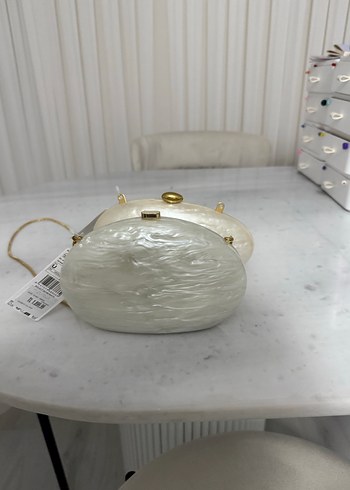 Mango Beyaz Kabartmalı Kadın Portföy Çanta