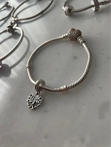 Pandora Aile ağacı charm