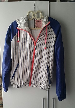 26 Beden çeşitli Renk Pull and Bear Yağmurluk