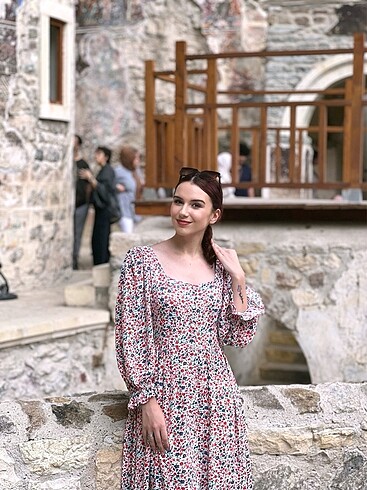 Çiçekli Elbise