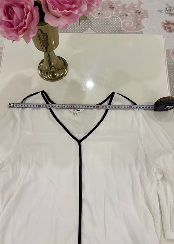 V Yaka Beyaz Uzun Kollu Bluz - Görsel 4