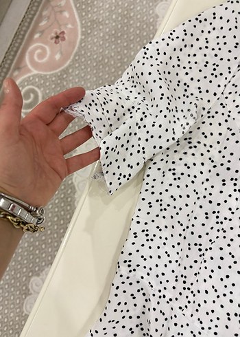 Düğmeli V Yaka Puantiyeli Kadın Bluz - Görsel 5