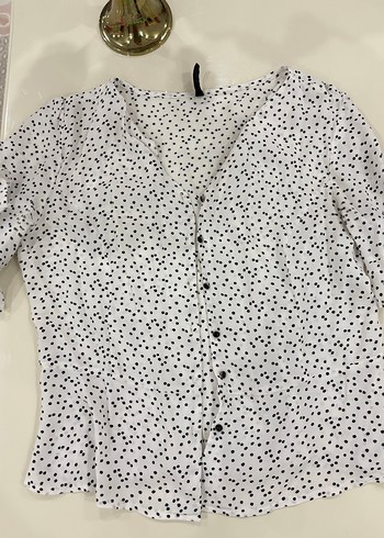 Düğmeli V Yaka Puantiyeli Kadın Bluz - Görsel 7