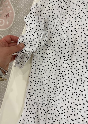 Düğmeli V Yaka Puantiyeli Kadın Bluz - Görsel 4