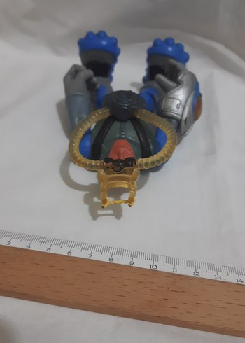 Mavi ve Gri Aksiyon Figürü - Görsel 4