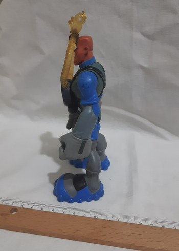 Mavi ve Gri Aksiyon Figürü - Görsel 2