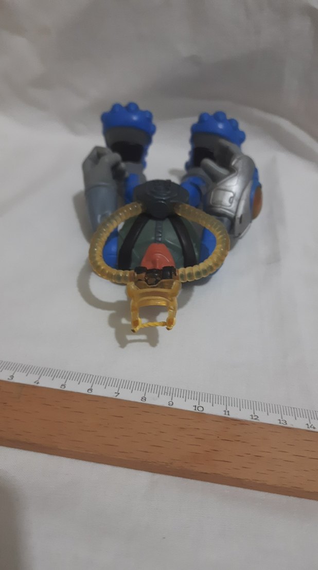 Mavi ve Gri Aksiyon Figürü - Görsel 4