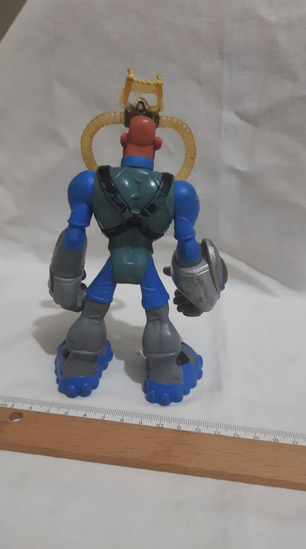 Mavi ve Gri Aksiyon Figürü - Görsel 3