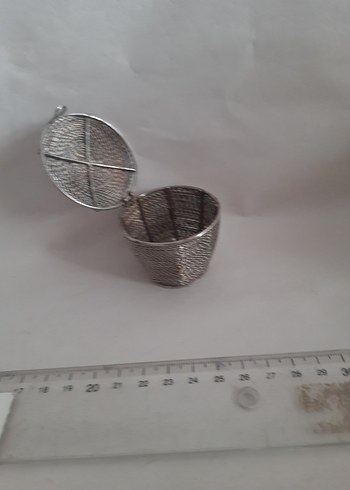 Beden Gri Kapaklı metal Hasır Saklama Sepeti