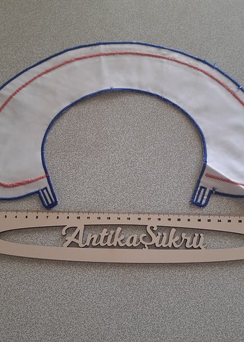 Beyaz okul  Önlüğü yaka mavi nakışlı - Görsel 2