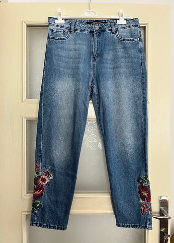 Nakışlı mom jean