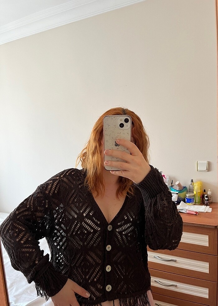 Delikli püsküllü hırka - Görsel 4