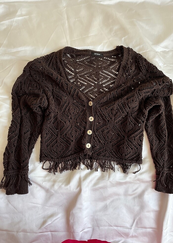 Delikli püsküllü hırka - Görsel 2