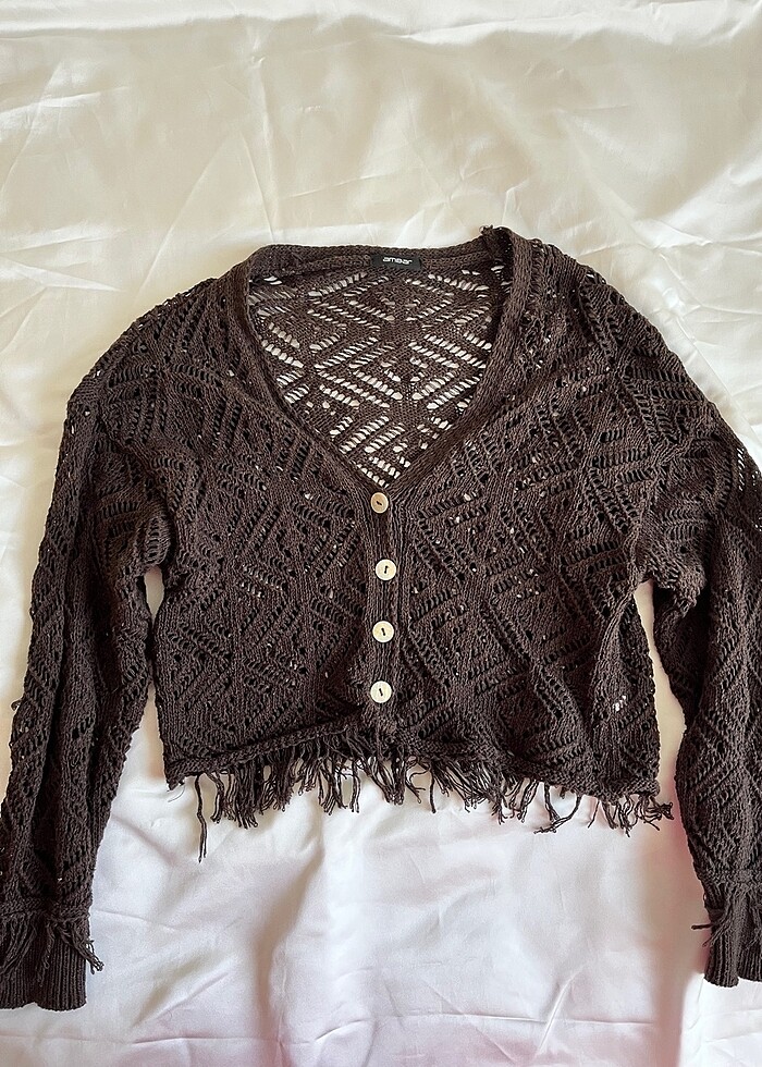 Delikli püsküllü hırka - Görsel 3