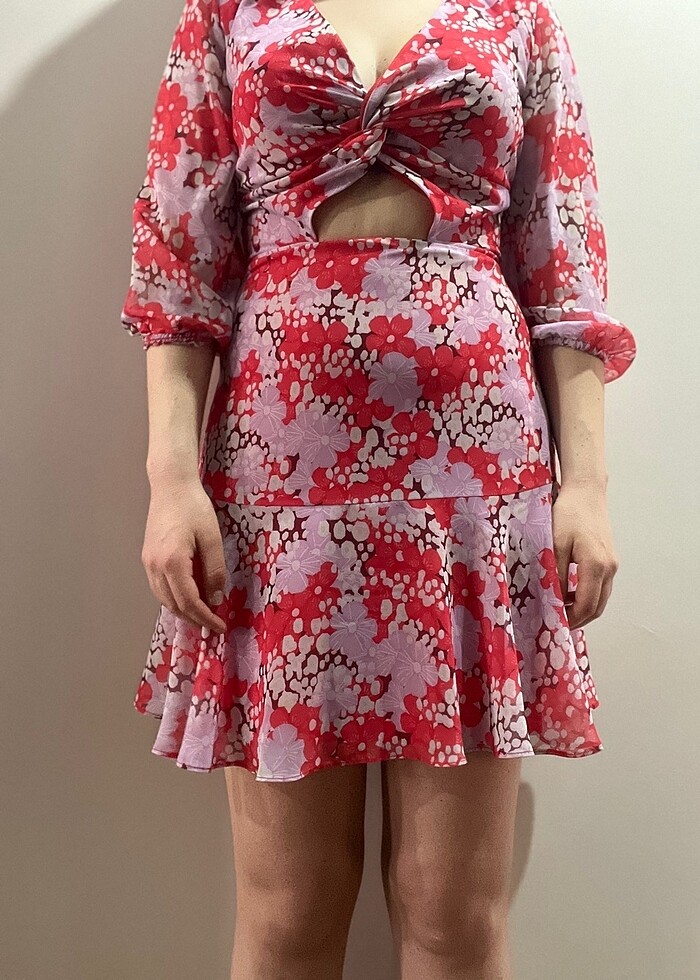 Çiçekli dekolte elbise - Görsel 2