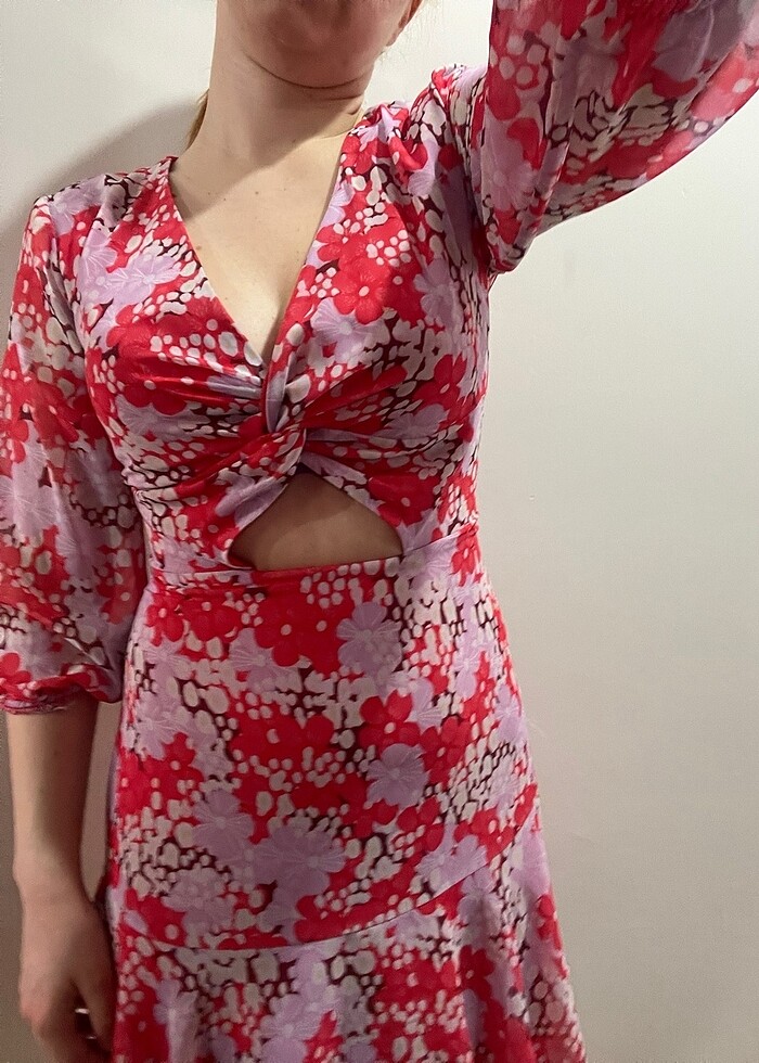 Çiçekli dekolte elbise - Görsel 3