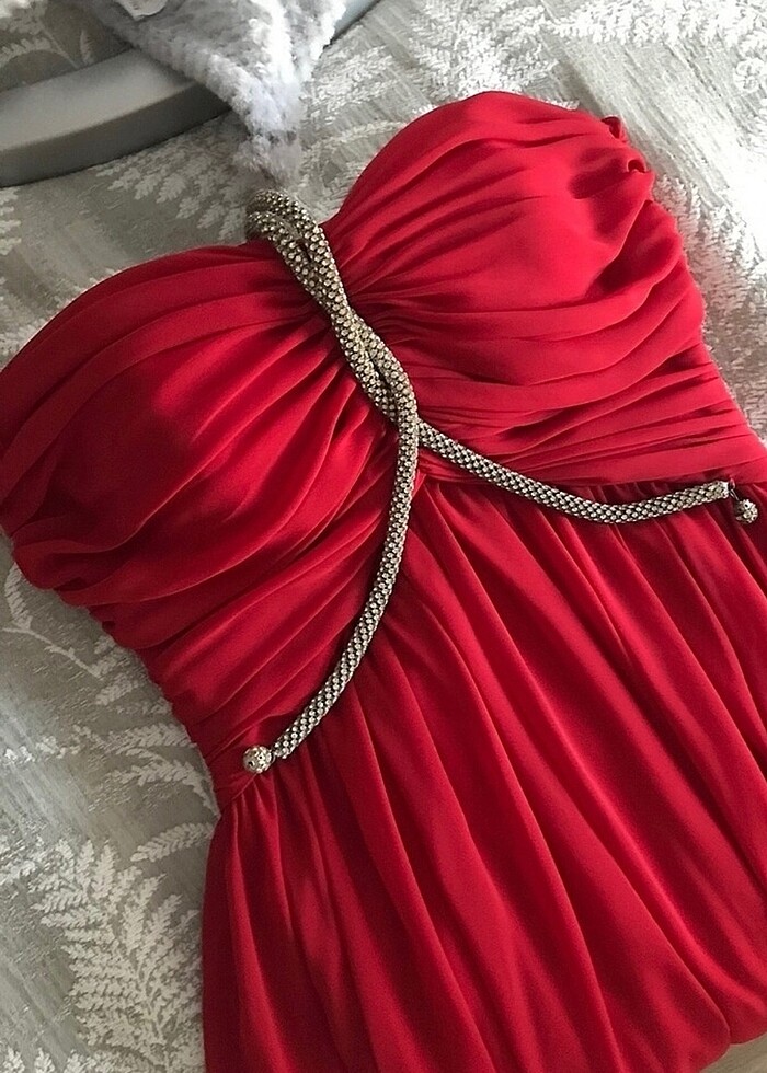 Kırmızı abiye - Görsel 2
